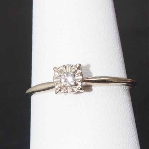 Vintage Jewelry - 💎HP💎14k Gold Diamond vintage Engagement Ring Size 5.5